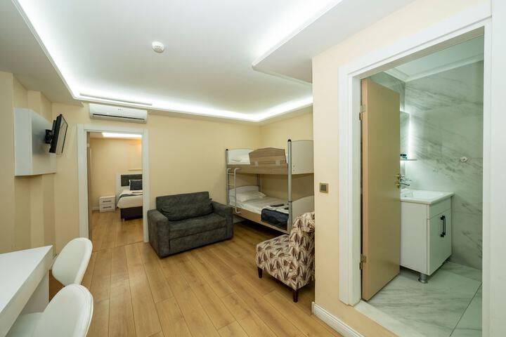 Room 22 of 60