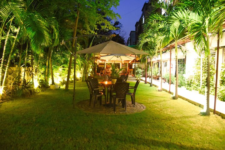 Hotel Exterior 25 of 29