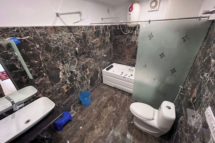 Room 3 of 18