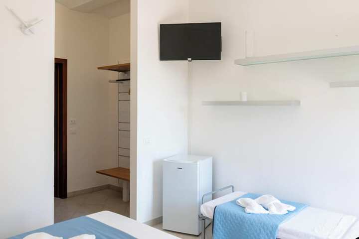Room 6 of 45