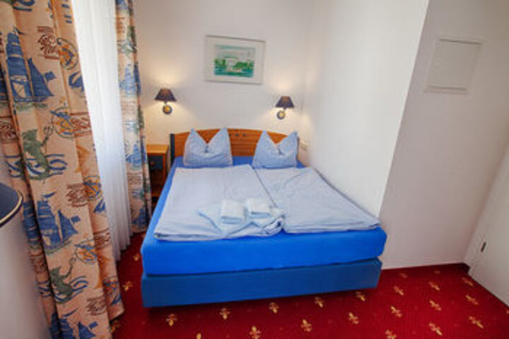 Room 6 of 15