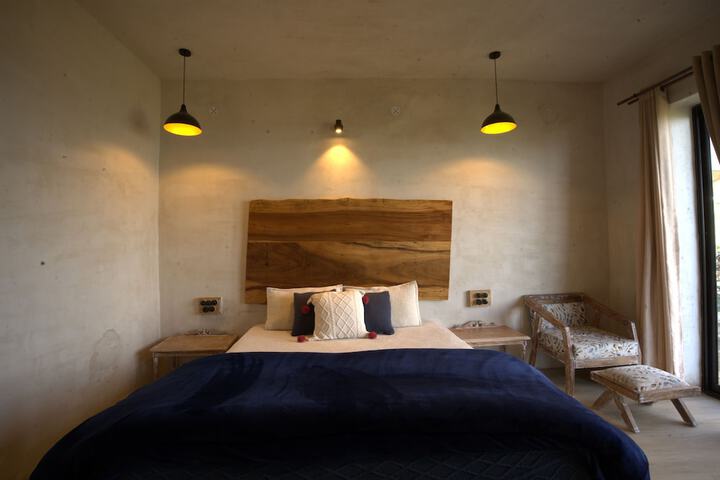 Room 4 of 10