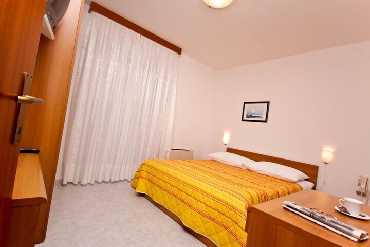 Room 4 of 57