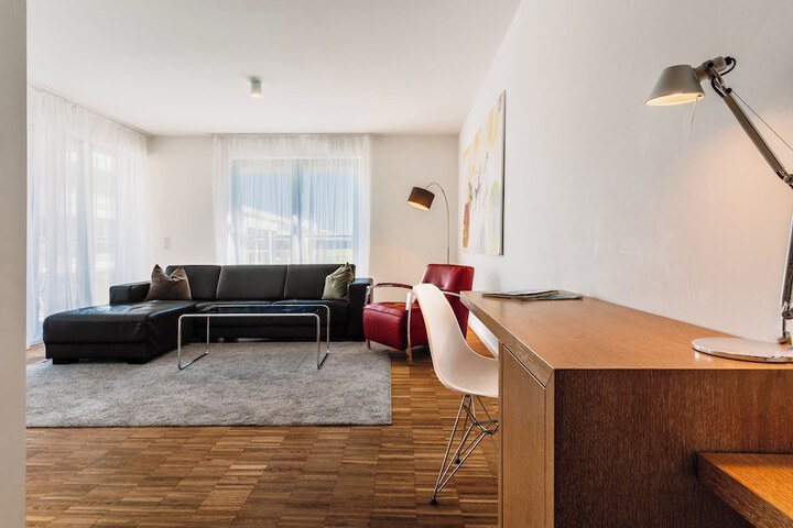 Room 33 of 47