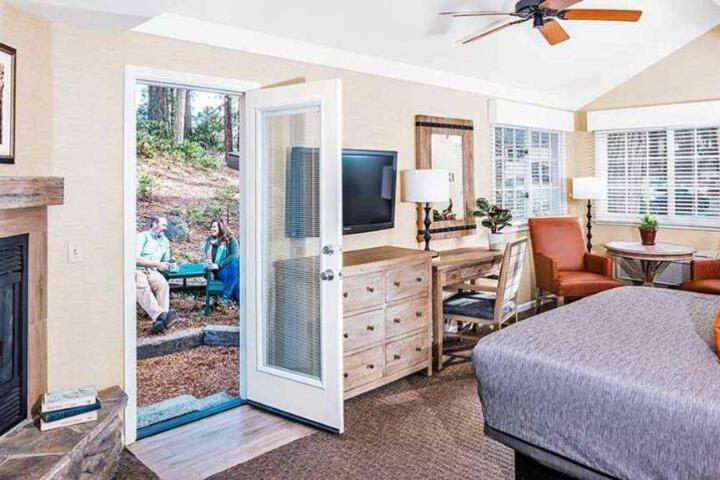 Double Deluxe Queen Bed