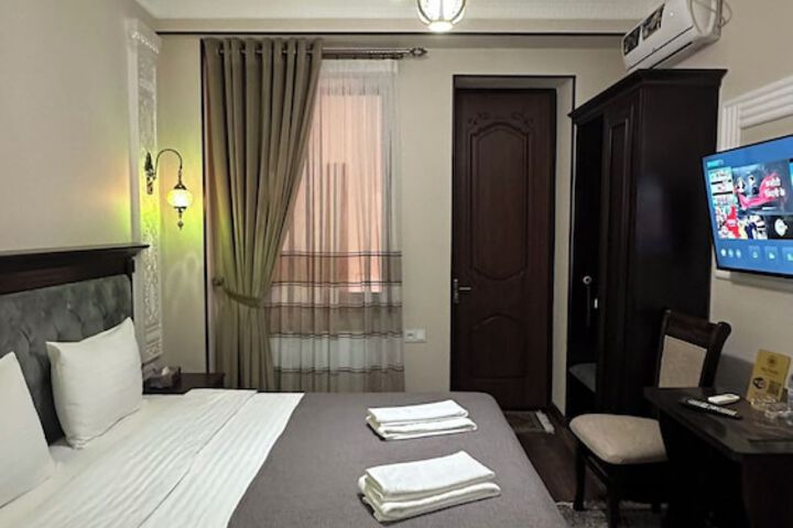 Room 21 of 43