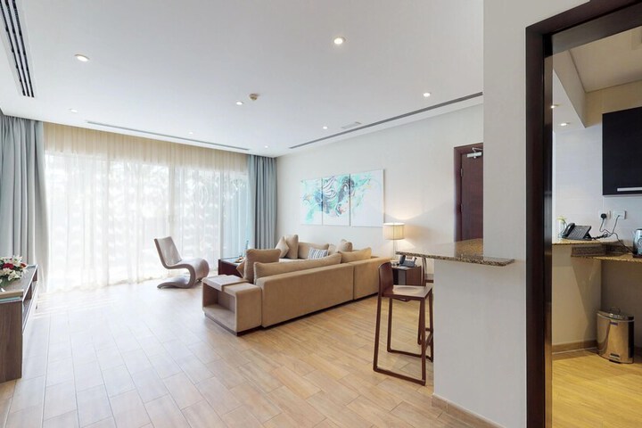 Room 53 of 182