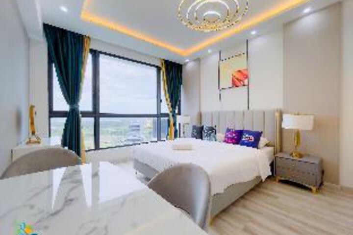 Room 13 of 28