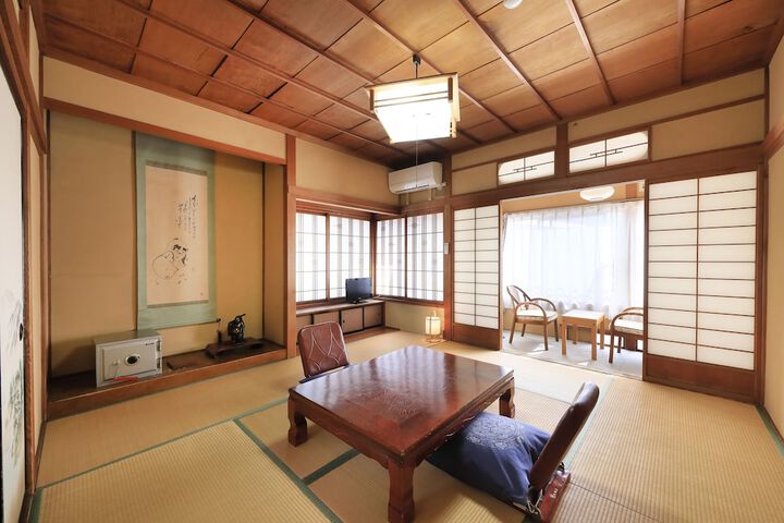 Room 7 of 38