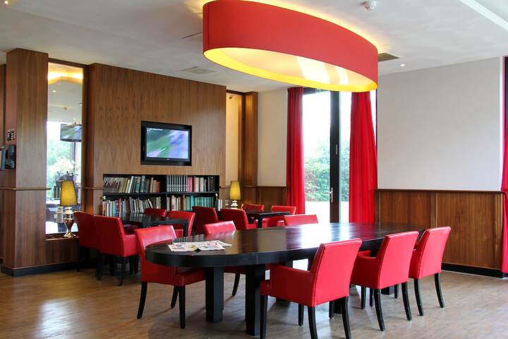 Guest Lobby