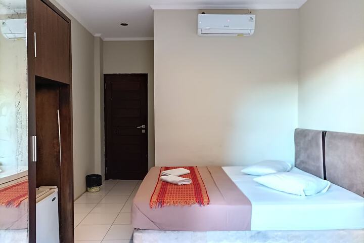 Room 13 of 33