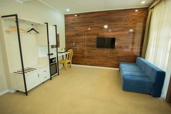 Room 18 of 119