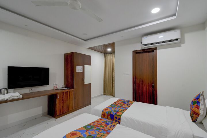 Room 14 of 34