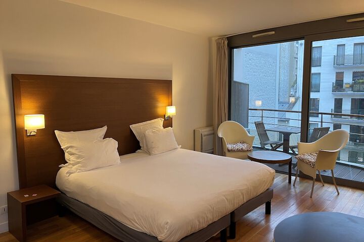 Room 9 of 24