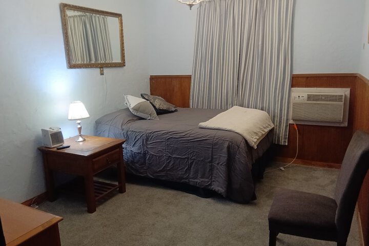 Room 10 of 28