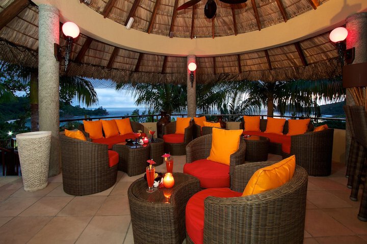 Lounge 84 of 91