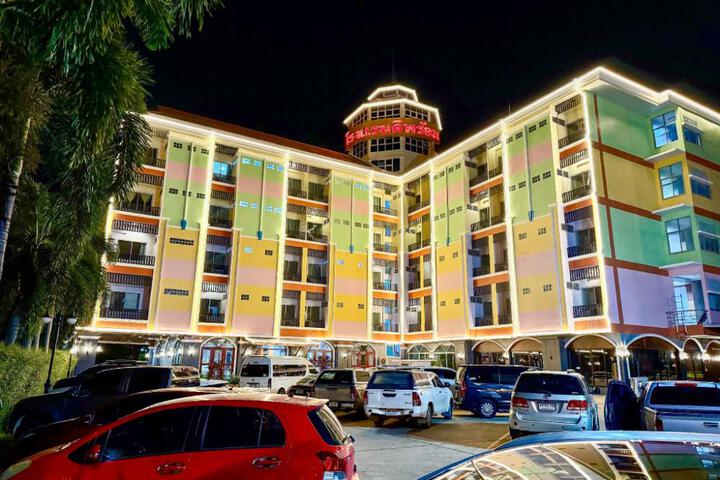 Dee Prom Hotel