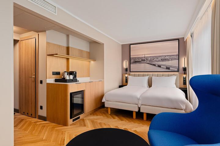 Room 52 of 113