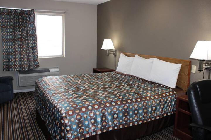 1 King Bed Accessible (5 of 11)