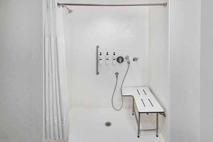 Room 25 of 43