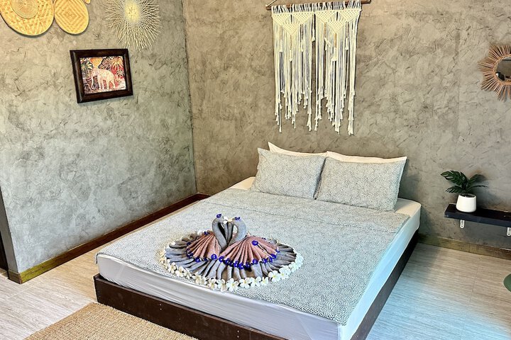 Room 4 of 102