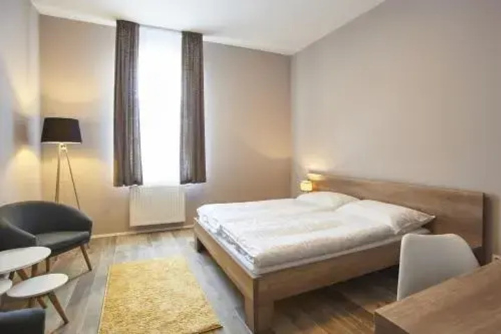 Room 2 of 10