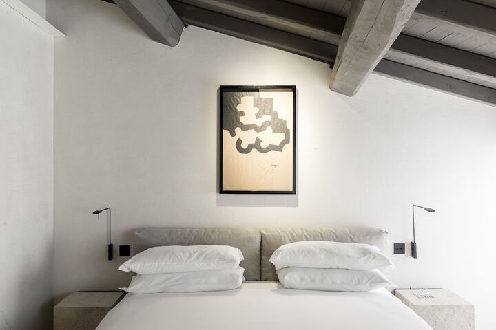 Room 8 of 68