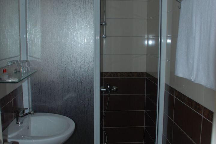 Room 13 of 25