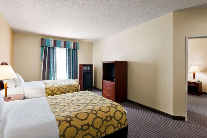 1 King Bed (7 of 9)
