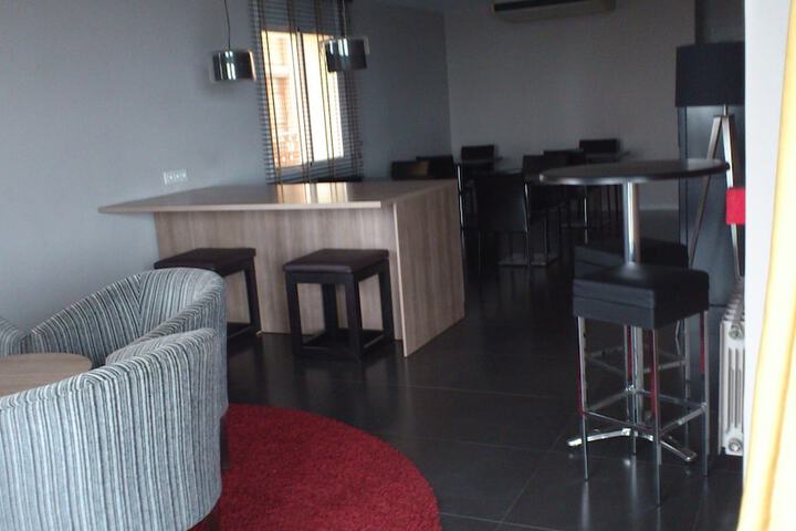 Lounge 38 of 47