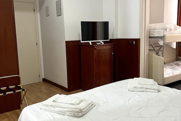 Room 19 of 80