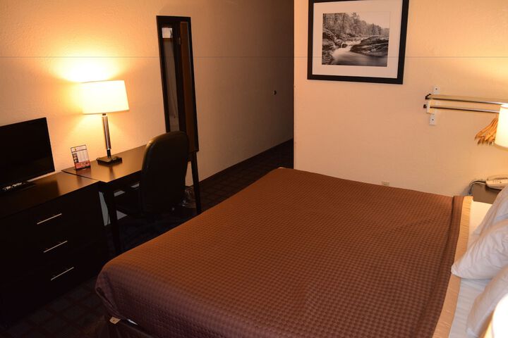 1 King Bed (9 of 14)