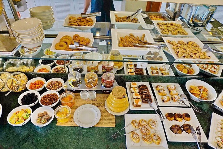 Dining 42 of 49