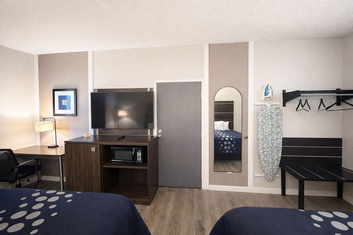 Room 8 of 23