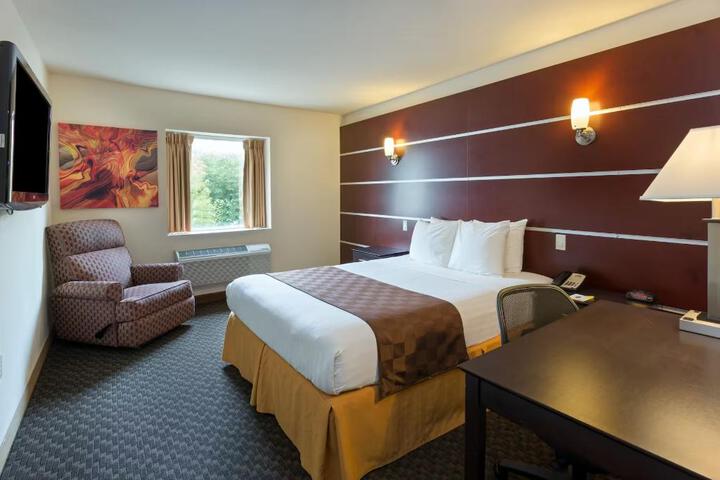 1 Queen Bed (24 of 26)