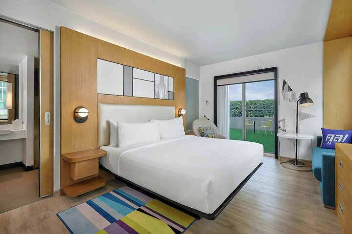 Room 13 of 77