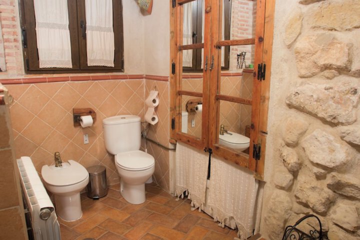 Room 7 of 28
