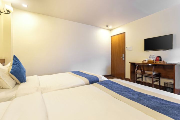 Room 33 of 91