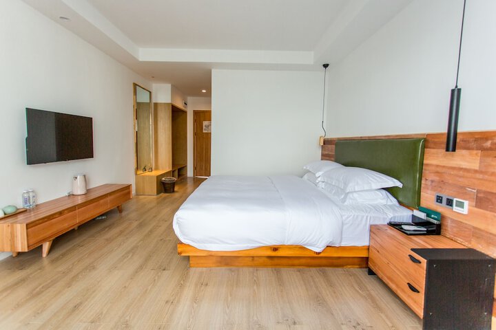 Room 9 of 68