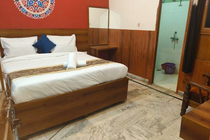 Room 6 of 11
