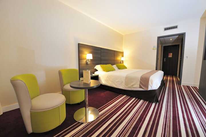 Room 10 of 50