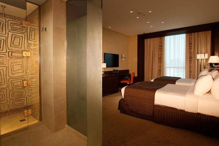 Room 53 of 90