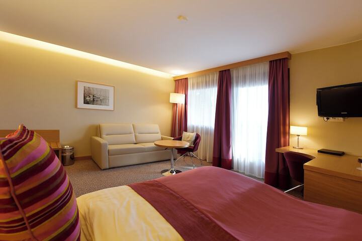 Room 27 of 54