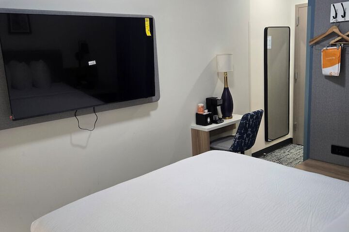 Room 9 of 17