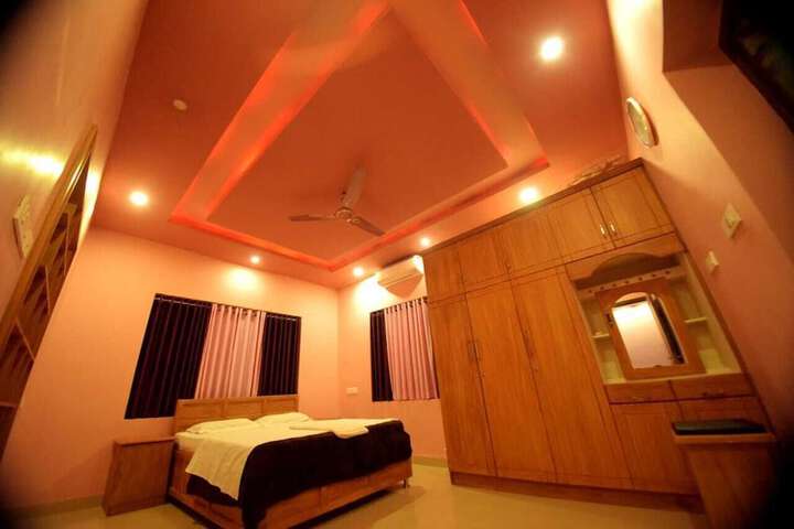 Room 9 of 18