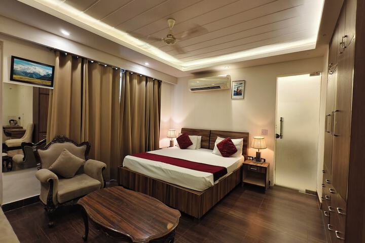 Room 12 of 90