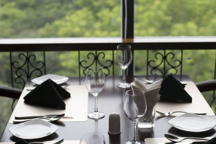 Dining 26 of 37