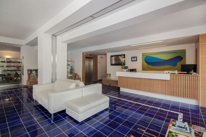 Hotel Interior 4 of 122