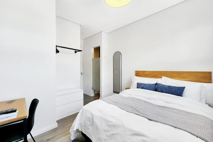 Room 16 of 44