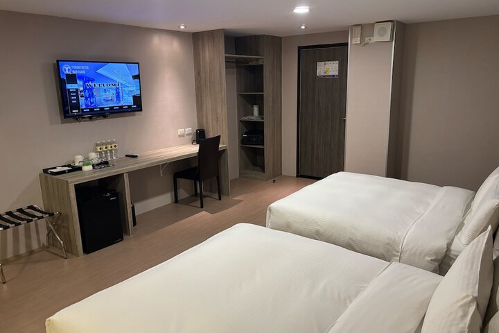 Room 44 of 77